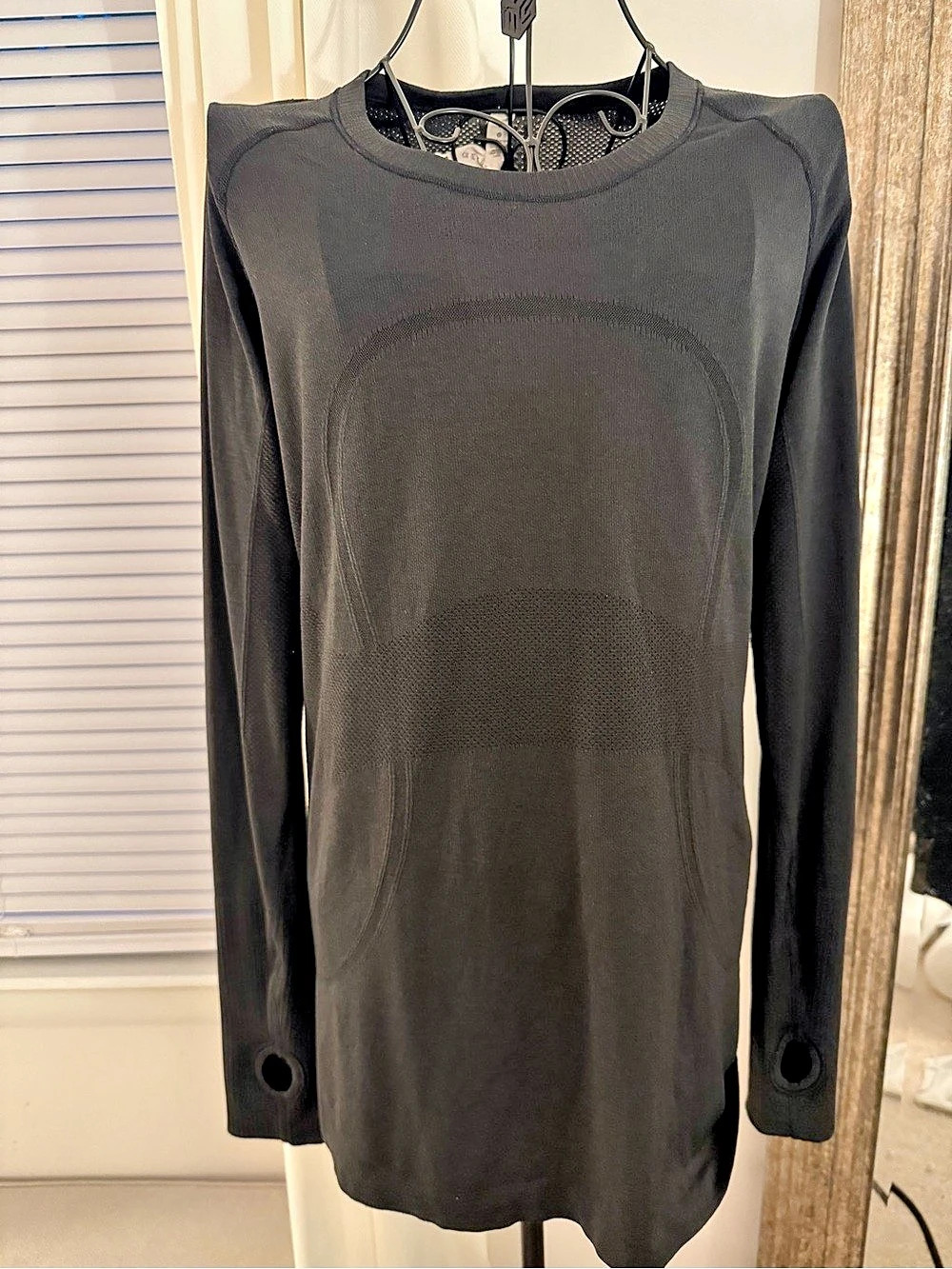 Lululemon Swiftly Tech Long Sleeve Crew 1.0 Shirt – Black – Size 10